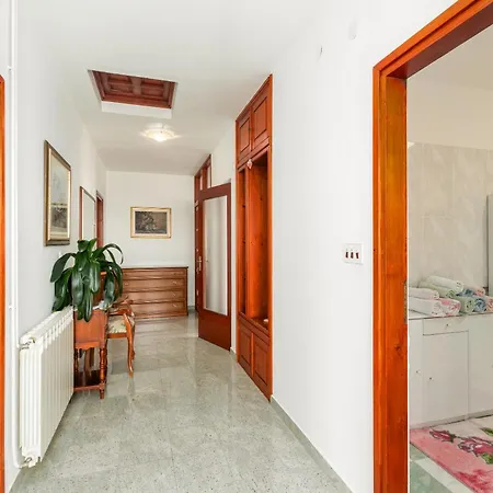 Anica Stinjan Apartamento