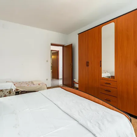 アパート Anica Stinjan *