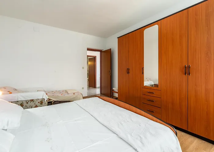 Apartment Anica Stinjan *